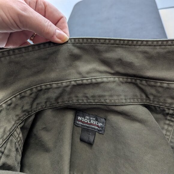 Woolrich Men's  Shooting Hunting Shirt - Reinforced Shoulder- Green/Khaki  MED - Picture 6 of 6